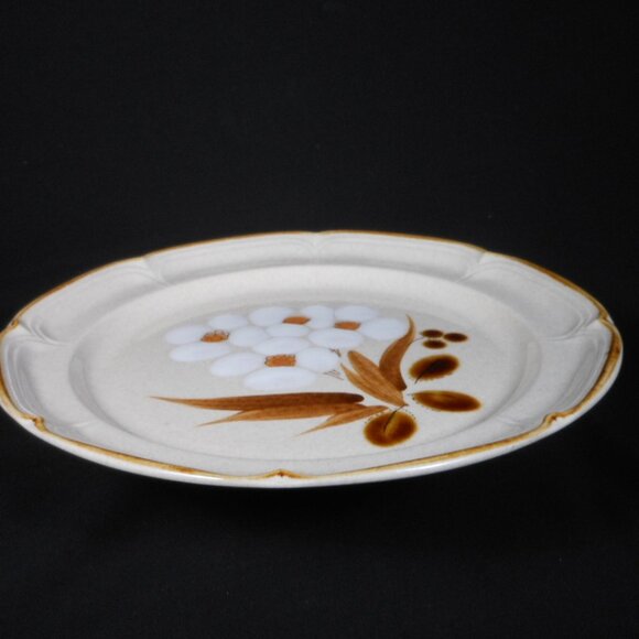 12" stoneware serving plate. The Classic by Hearthside Castlewood Japan - Picture 4 of 6